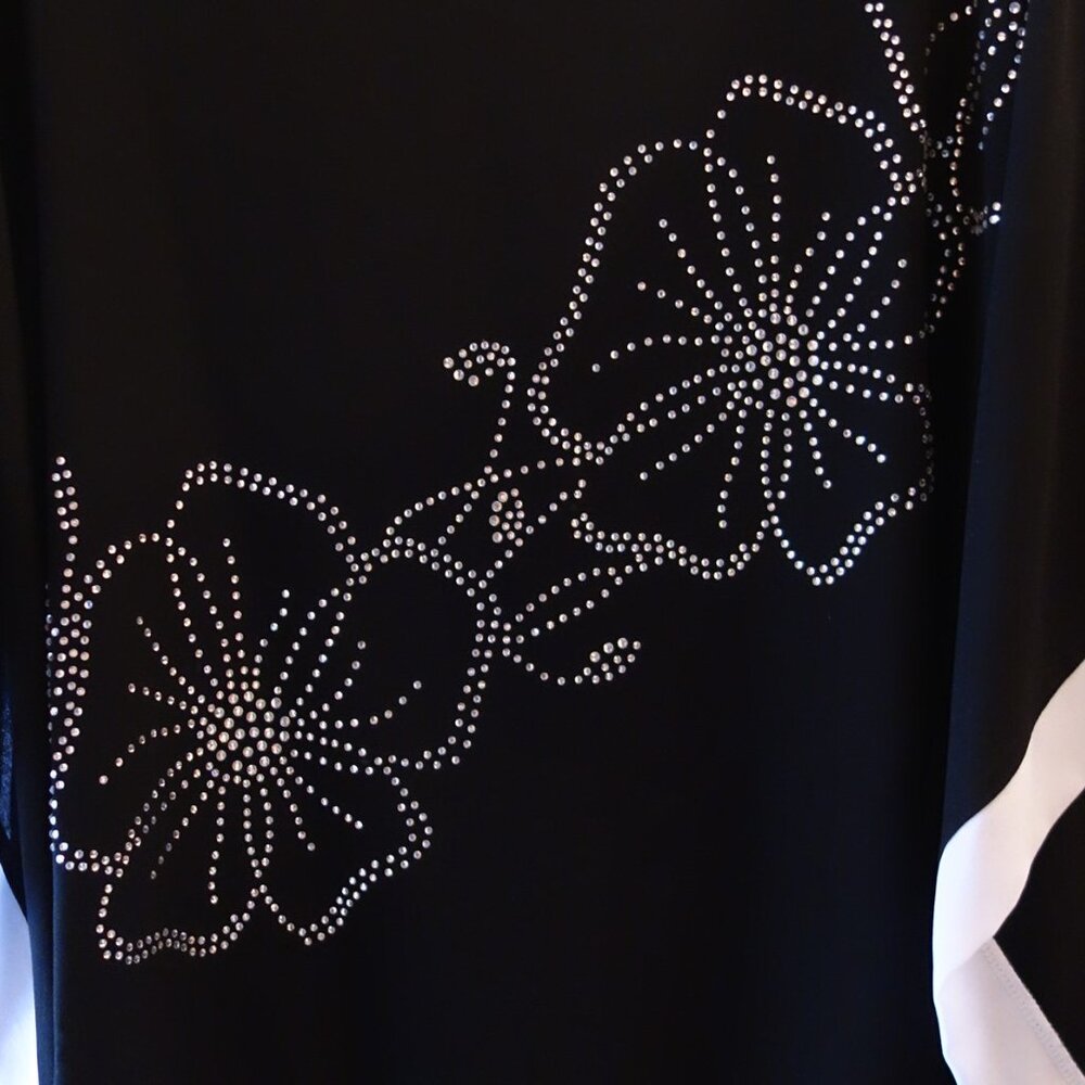🎄2/$50🎄 Amanda Collection Black/White Trim Slip-over Top with Camisole - Picture 3 of 5